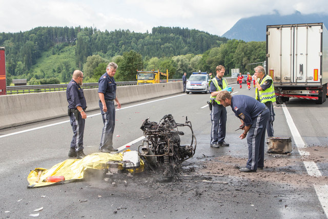 Der Motorradfahrer verbrannte bis zur Unkenntlichkeit. | Foto: Franz Neumayr