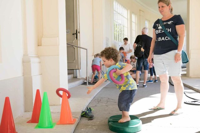 Ihre Geschicklichkeit bewiesen die Kinder an verschiedenen Stationen. | Foto: Orthopädisches Spital Speising