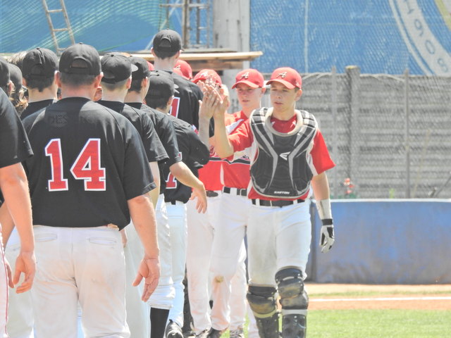 Little League tournament in Novara, Italien: Sportmanship nach dem Spiel gegen Belgien. | Foto: privat