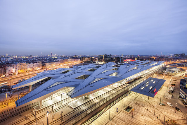 Der Wiener Hauptbahnhof trägt ebenfalls die Handschrift des Unger-Designs. | Foto: Renee-del-Missier_UngerSteelGroup