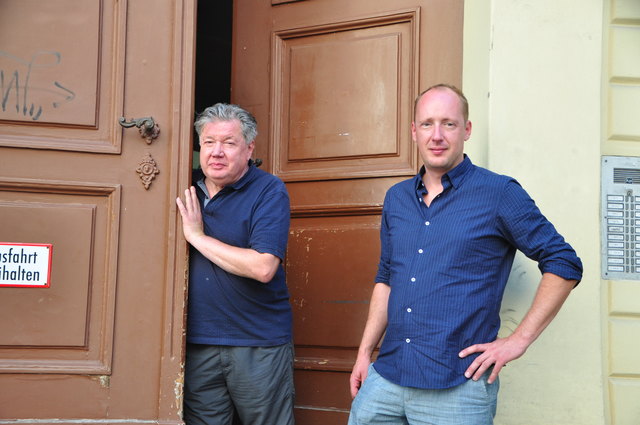 Bevor sich Hans Pfefferle (li.) Vollzeit der Mosaikkunst gewidmet hat, war er kurz Geschichtslehrer. Roman Pfefferle ist als Politikwissenschaftler an der Uni Wien tätig.