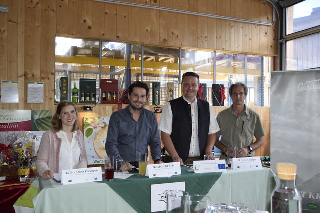 Eva Maria Vorwagner (Natur- und Geopark Steirische Eisenwurzen), David Osebik (Tourismusverband Gesäuse), Bundesrat Mario Lindner und Herbert Wölger (Nationalpark Gesäuse) (v. l.).