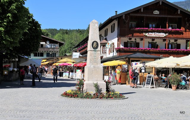 Hotel Königssee, Statue errichtete die Gemeinde Königssee seiner KGL Hoheit dem Prinzregenten Luitpolt von Bayern zu seinem 80. Geburtstage aus Dankbarkeit in Ehrfurcht gewidmet 1821 - 19 H.
