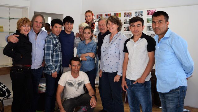 Gerhild Illmaier und Stephan Eibel Erzberg (v.l.) mit einem Teil der Mitwirkenden.