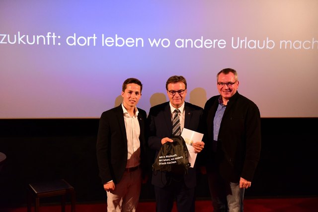 Das Motto stand im Mittelpunkt einer Diskussionsrunde mit BO Philipp Gaugl, LH Günther Platter und LR Johannes Tratter | Foto: JVP