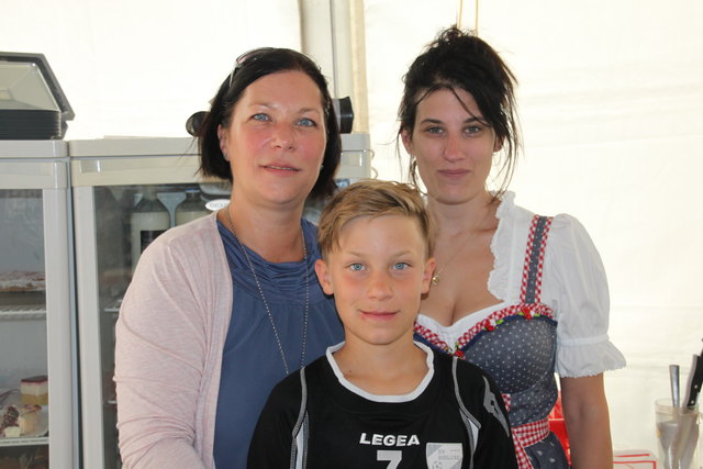 An der Mehlspeisbar: Silvia, Daniel und Doris