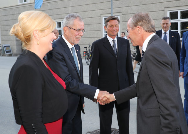 Informelles Treffen der Staatsoberhäupter Österreich, Slowenien und Kroatien in Salzburg: Staatspräsidentin Kolinda Grabar-Kitarovic, Bundespräsident Alexander van der Bellen, der Slowenischen Staatspräsident Borut Pahor und Landeshauptmann Wilfried Haslauer | Foto: LMZ/Franz Neumayr
