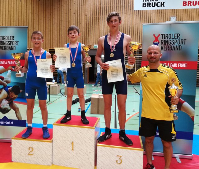 Trainer Nikolov Koce freute sich mit den Ringern.