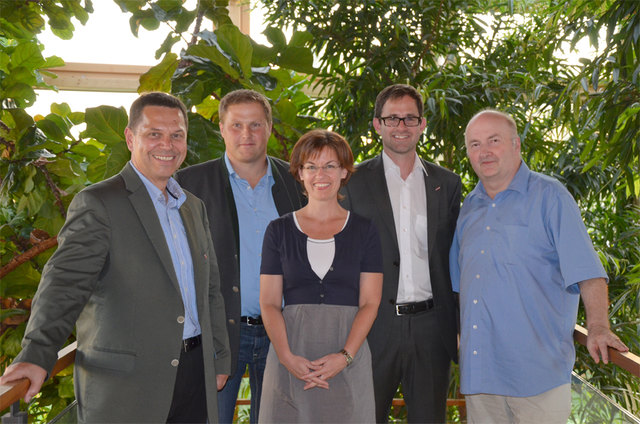 Der Verein der Gemüseregion Eferding wurde für den Regionalitätspreis 2017 nominiert. Am Bild: Hans Moser, Max Rumpfhuber, Petra Schweitzer, Michael Pecherstorfer, Paul Ettl. | Foto: Verein Gemüseregion Eferding