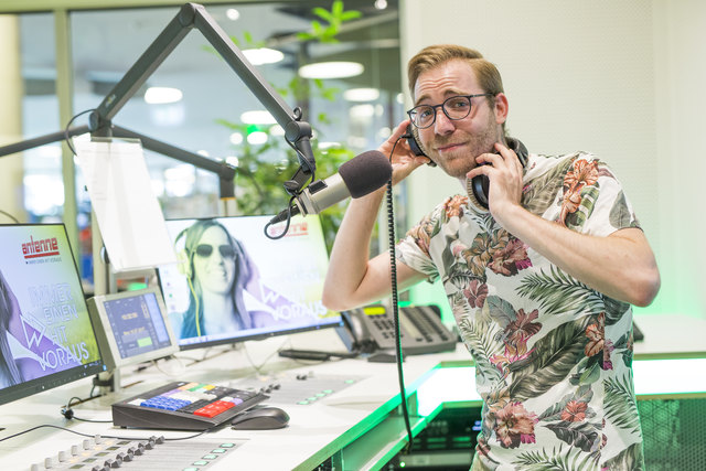 Radio ist sein Leben: Mit Witz und Charme erobert Spaßvogel und Radio-Preisträger Markus Dietrich täglich die Herzen der steirischen Hörer. | Foto: Prontolux