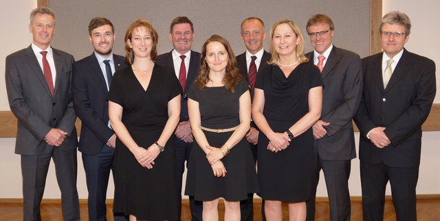 Das Team der Bank bedankte sich bei den Kunden für das Vertrauen und die gute Zusammenarbeit. | Foto: RaiBa