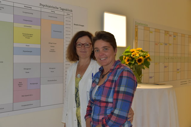 Stationsleiterin Dr. Margit Gaßner und Dr. Angela Schipflinger bei der Eröffnung am 19. Juli.