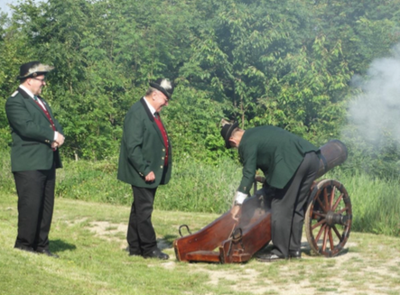 Eingeleitet wurde die Feier durch einen Böllerschuss des Klosterneuburger Schützenvereins, gegründet 1288, unter dem Kommando des Oberschützenmeisters Peter Aitonitsch.