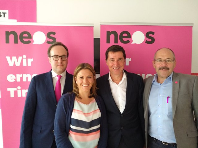 Dominik Oberhofer, Julia Seidl, Johannes Margreiter, Andreas Leitgeb (v.l.n.r.) | Foto: @neos.tirol.eu