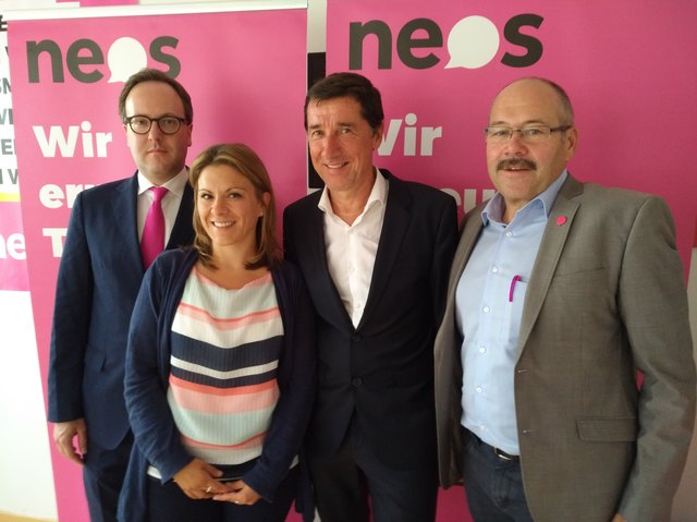 Dominik Oberhofer, Julia Seidl, Johannes Margreiter, Andreas Leitgeb (v.l.n.r.) | Foto: @neos.tirol.eu