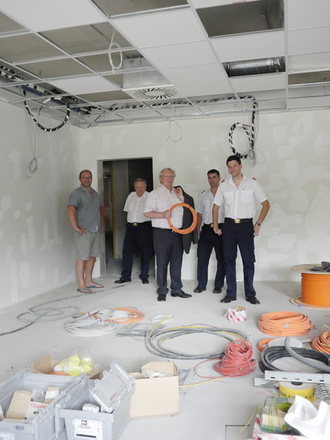 Baustellenbesichtigung bei den Florianis mit Stadtchef Herbert Osterbauer (M.). | Foto: TS