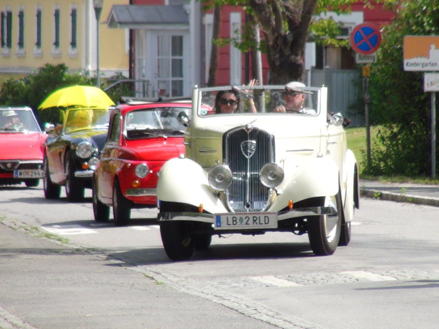 Einfahrt in den Gleinstättner Schlosspark.