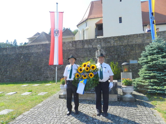 Kranzniederlegung beim Kriegerdenkmal | Foto: Punz