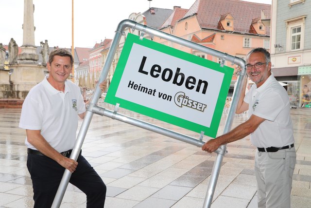 Bürgermeister Kurt Wallner (li.) mit Braumeister Andreas Werner. | Foto: Freisinger
