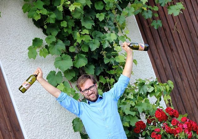 Winzer Viktor Fischer freut sich darauf, mit euch seine Bioweine zu verkosten.