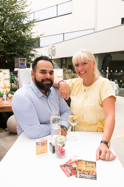 Jubiläum: Isabelle Winter mit Küchenchef Misagh Irajiani | Foto: Juli Kepler