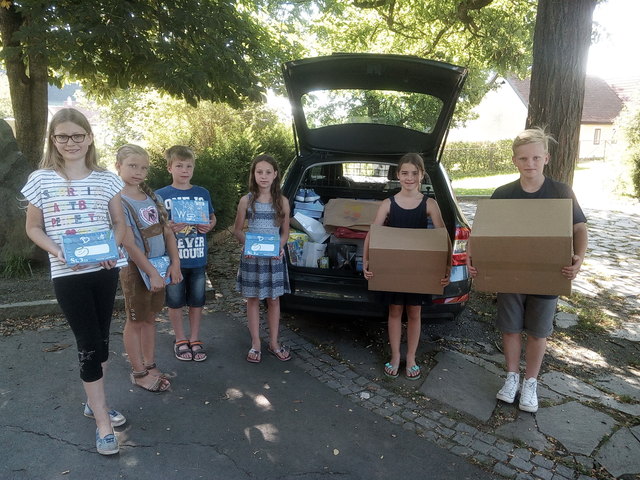Die Volksschulkinder hatten in Lödersdorf beim Beladen des Fahrzeuges des Direktors geholfen. | Foto: KK