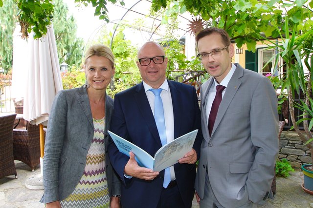 Birgit Pucher (Leiterin der Konzernkommunikation), Regionalleiter Manfred Plank, der Leiter des Generalsekretariats Oliver Kröpfl.