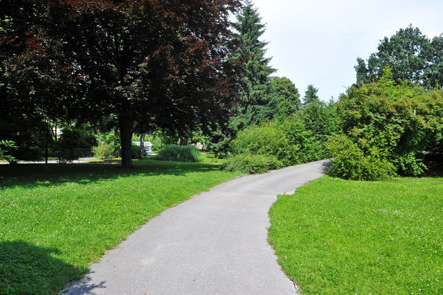 Der an der Leonfeldner Straße gelegene Harbachpark gehört zu den zentralen Erholungsparks in Urfahr.