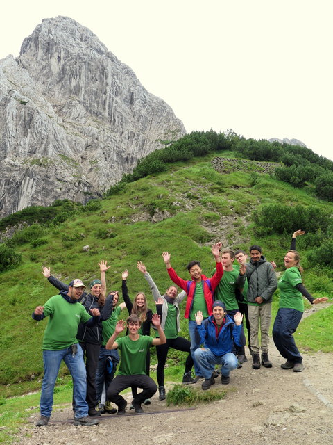 Voll motiviert kümmern sich derzeit 10 Freiwillige um die Stripsenalm im hinteren Kaisertal. | Foto: ÖAV/Schliesselberger