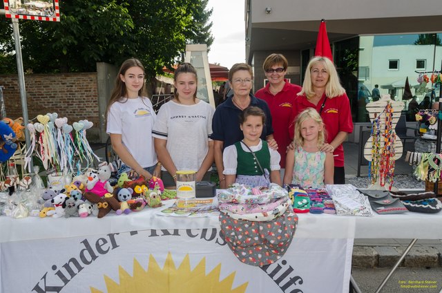 Buntes und bäuerliches wartet auf den vielen Ständen | Foto: Habeler