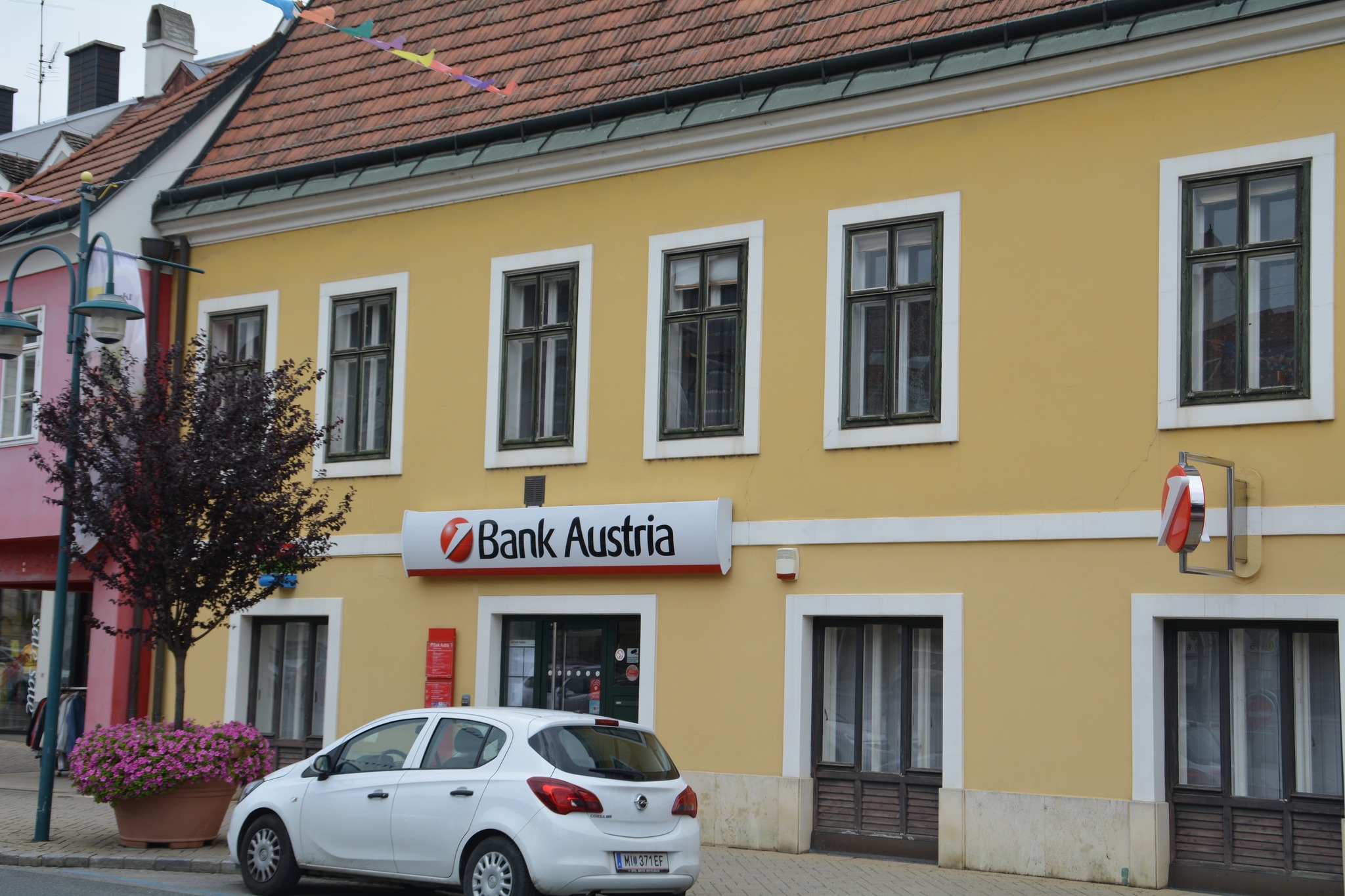 Mistelbach: Bank AUStria - Mistelbach