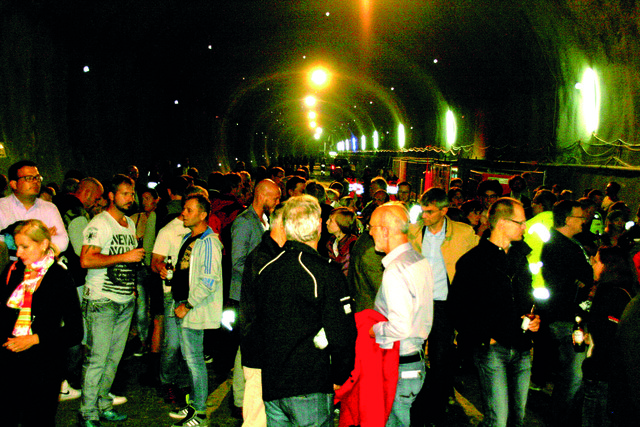 Der Tunnel wurde zur Festhalle