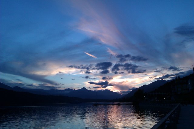 Nur in einem ruhigen Teich spiegelt sich das Licht der Sterne.  (aus China)
