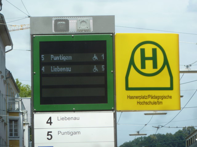 Eine tolle neue Anzeige am Hasnerplatz. Dürfen sämtliche andere Haltestellenanzeigen in der Ökostadt Graz dann auch so nachhaltig sein?