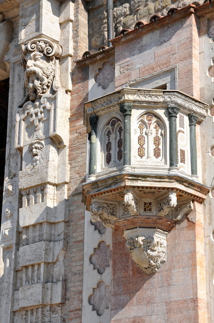 Fassadenschmuck des Domes von Perugia