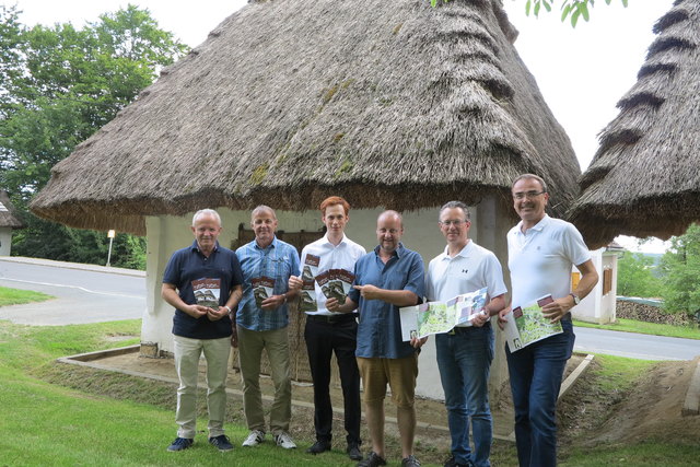 Präsntierten die neue Broschüre (von links): Kellervereins-Obmann Karl Böö, Bgm. Johann Trinkl, Amtmann Michael Bartl, Uhudlerwinzer Martin Weinek sowie die Touristiker Harald Popofsits und Gilbert Lang. | Foto: Tourismusverband Region Güssing