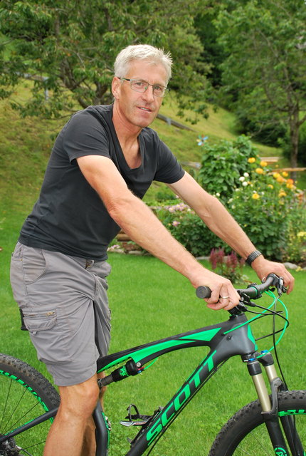 Otmar Mitter auf seinem Fahrrad. Die Bewegung ist für ihn "eine Sucht"