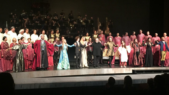 Wagner-Fans kamen in Erl wieder voll auf ihre Kosten, wie beispielsweise bei der Oper "Lohengrin". | Foto: Sieghard Krabichler