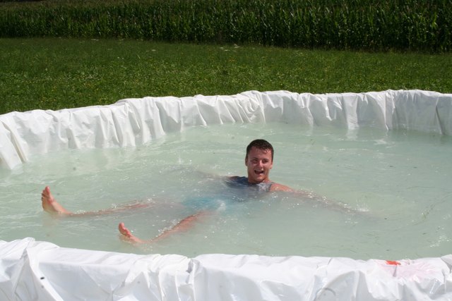 Für die Erfrischung nach den anstrengenden Matches stand ein Pool bereit