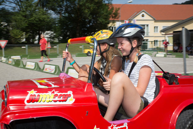 Für die Mitarbeiter und ihre Familien wurde in Kienberg-Gaming ein buntes Unterhaltungsprogramm geboten. | Foto: Georg Dutzi