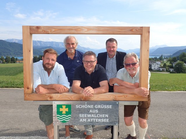 Thomas Ebetsberger von der Firma Zaunbau Ebetsberger, der Obmann des Dorfentwicklungsvereines Alexander Mihalic, Kulturausschussobmann Gerald Egger, Gemeindevorstand Markus Kitzberger und Kulturausschussmitglied Dieter Hölzli﻿ (v.l.). | Foto: Gerald Egger