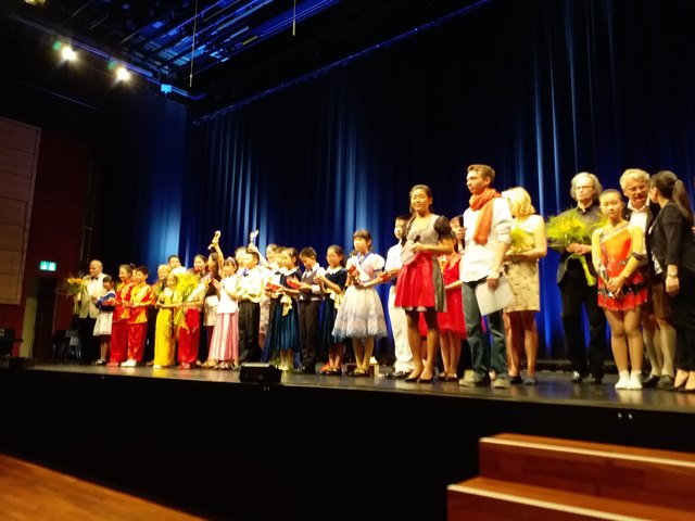 Carnival Art Troupe beim Auftritt im Congress Salzburg