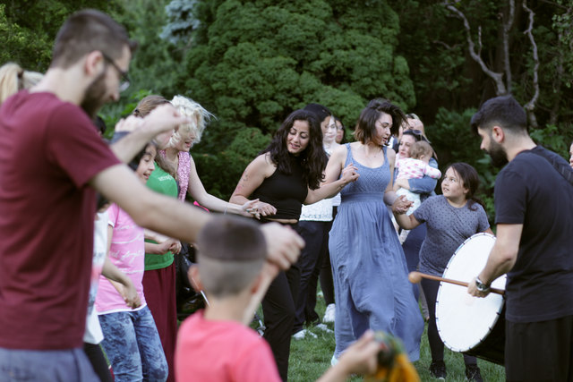 Beim Festival soll gemeinsam getanzt, Musik gemacht, Theater gespielt werden und mehr – um das Verbindende vor das Trennende zu stellen.