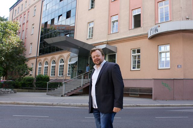 Robert Notsch, Vorsitzender der Kolpingfamilie Alsergrund vor dem derzeitigen Kolping-Gebäude, das demnächst abgerissen wird