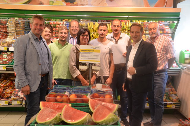 Nahversorger St. Urban: GR Bruno Bader, GR Angelika Tiffner, GR Fabian Schinegger, Helmut Sonvilla, Sabina Wadl, GF Christopher Wadl, Werner Wadl,Theo Della Pietra (v.li.) | Foto: Büro LR Benger