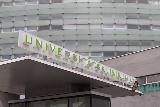SALK: Die Zufahrt zum Parkhaus erfolgt ab 8. August nicht mehr über das Krankenhaus-Areal, sondern über die Rudolf-Biebl-Straße | Foto: Franz Neumayr/Probst