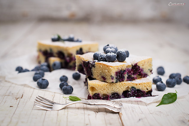 Passt perfekt zum Kaffee: Schwarzbeerkuchen | Foto: Carletto Photography