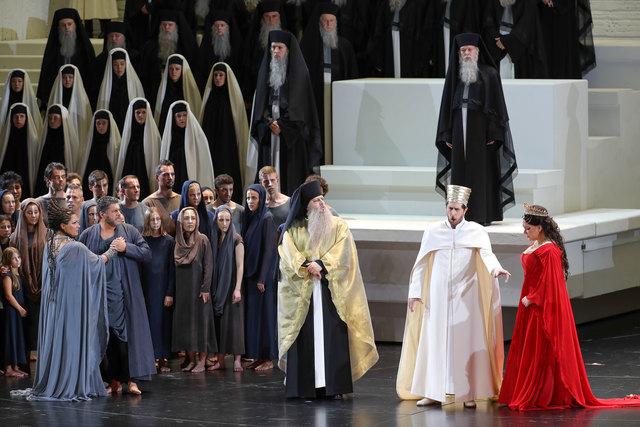 Salzburger Festspele 2017Fotoprobe "AIDA" im Großen Festspielhaus SalzburgFoto: Franz Neumayr      3.8.2017Im Bild v.l. Anna Netrebko als Aida und Luca Salsi als Amonasro, Dmitry Belosselksiy als Ramfis, Robrto Tagliavini als König und Ekaterina Semenchuk als Amneris