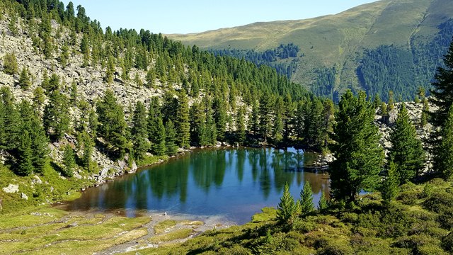 Der herrliche Pochersee am Eingang des Wörgetals im Kühtai lädt zu einer erfrischenden Rast ein