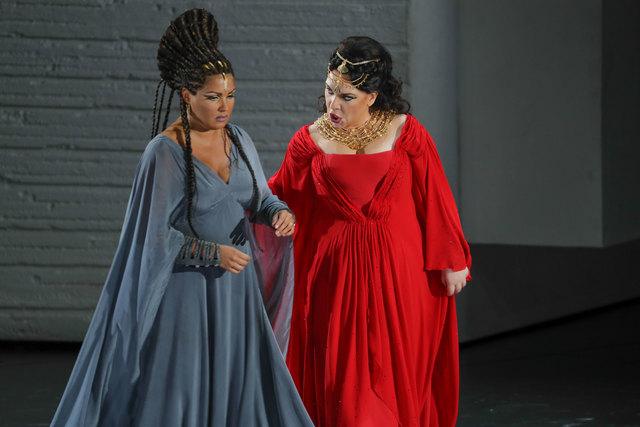 Salzburger Festspele 2017Fotoprobe "AIDA" im Großen Festspielhaus SalzburgFoto: Franz Neumayr      3.8.2017Im Bild v.l. Anna Netrebko als Aida und Ekaterina Semenchuk als Amneris